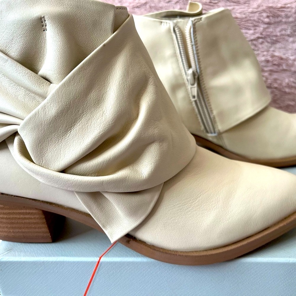 New Sole Society Ivory Leather Booties 6